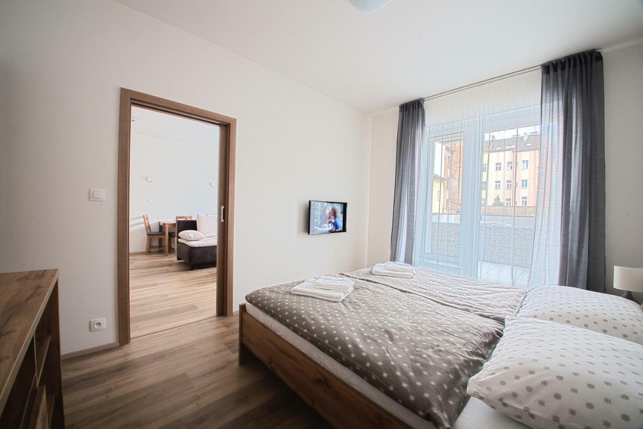 Sunny, Fully Furnished Studio Type With Terrace Пилзен Екстериор снимка
