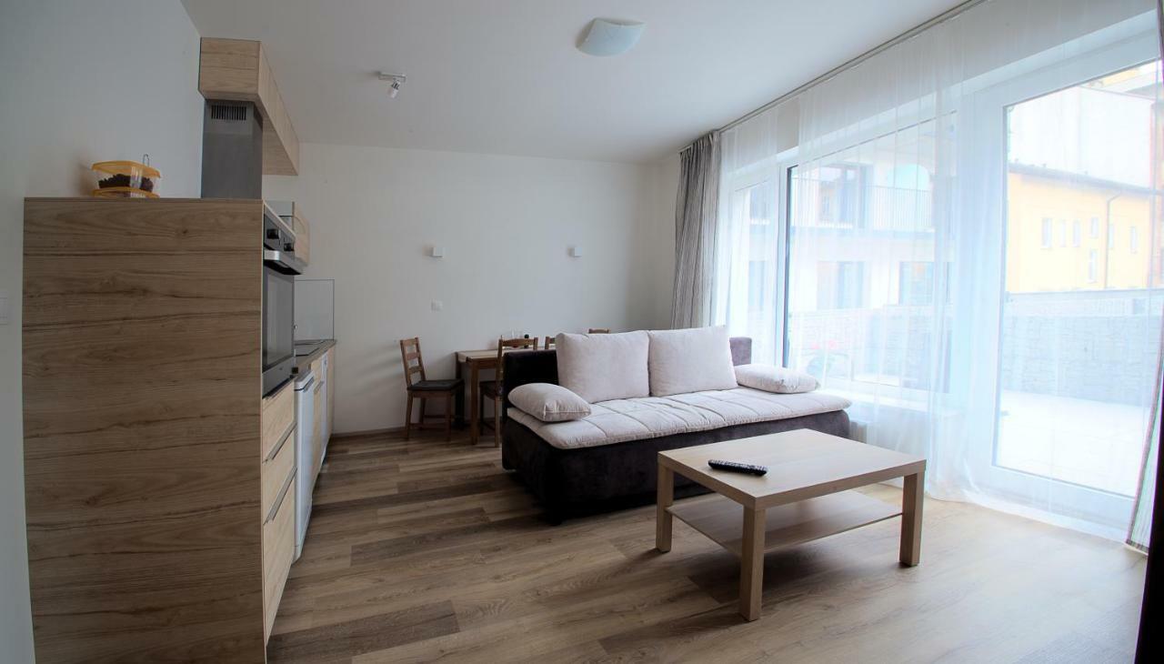 Sunny, Fully Furnished Studio Type With Terrace Пилзен Екстериор снимка