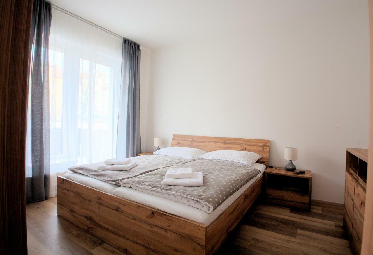 Sunny, Fully Furnished Studio Type With Terrace Пилзен Екстериор снимка