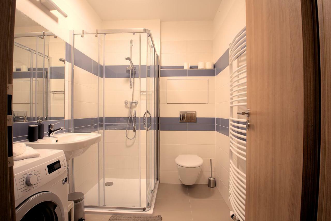 Sunny, Fully Furnished Studio Type With Terrace Пилзен Екстериор снимка