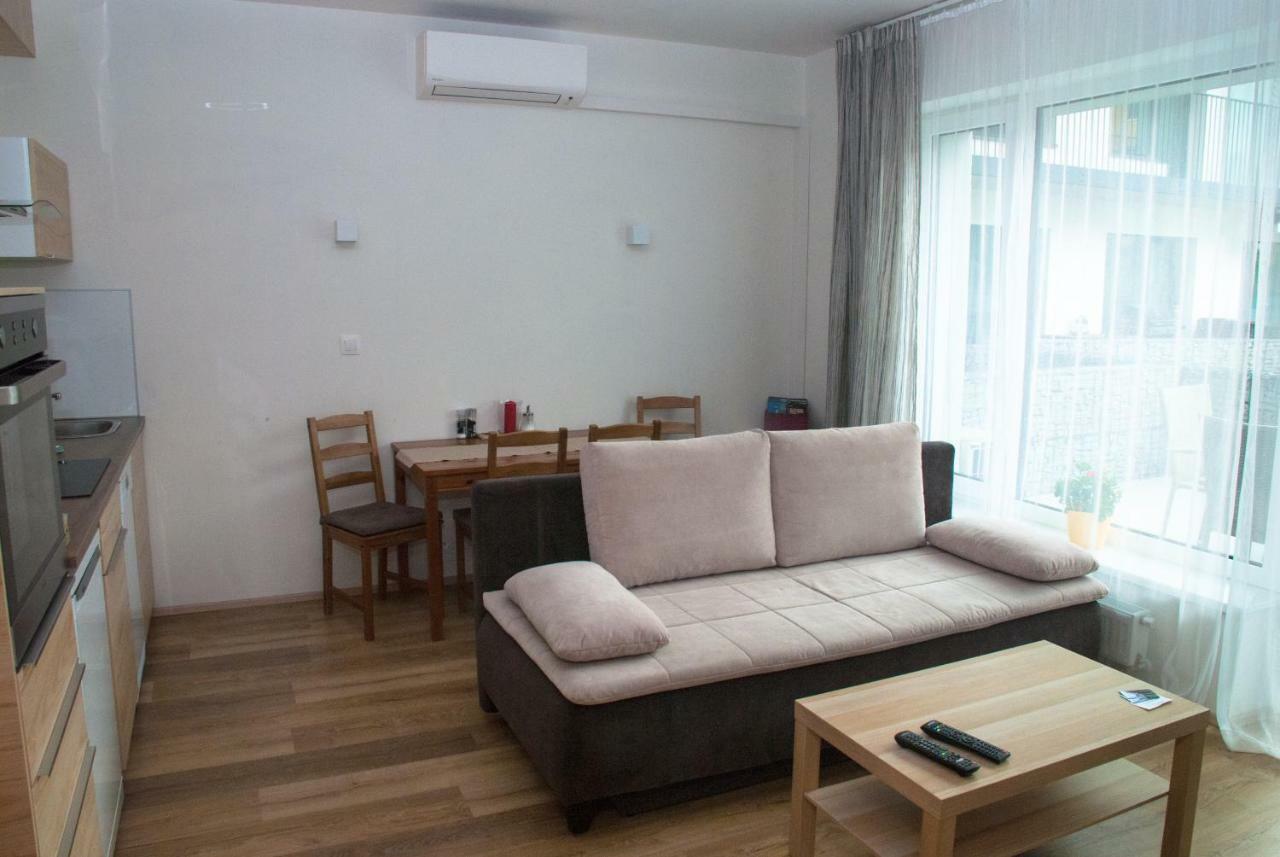 Sunny, Fully Furnished Studio Type With Terrace Пилзен Екстериор снимка
